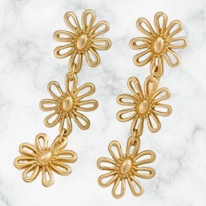 Daisy Dangle Earrings, Gold Tone Daisies, Flower Jewelry, Floral Earring…